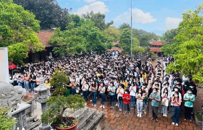 VIDEO: Gần 2 vạn lượt khách tới tham quan tại Khu di tích Côn Sơn - Kiếp Bạc dịp nghỉ lễ